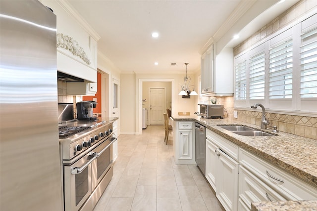6235 Queenswood Ln, Houston, TX 77008 - kitchen featuring appliances with stainless steel finishes, a sink, tasteful backsplash, crown molding, and white cabinetry