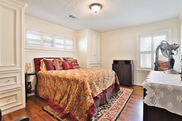 6235 Queenswood Ln, Houston, TX 77008 - bedroom featuring multiple windows, dark wood-type flooring, crown molding, and a textured ceiling