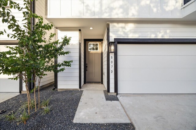807 Martin St Unit D, Houston, TX 77018 - property entrance with a garage