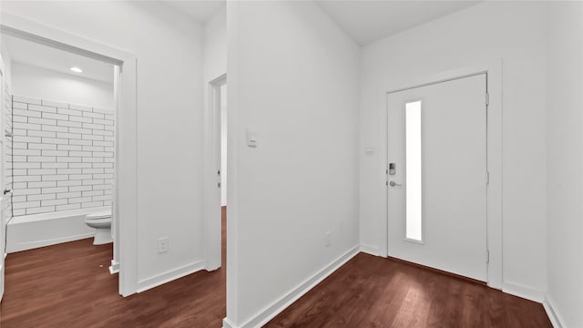 14304 Sweet Meadow Trl, Conroe, TX 77384 - foyer featuring dark wood-style floors and baseboards