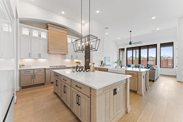 9114 Pleasant Grove Ct, Missouri City, TX 77459 - kitchen with a sink, a ceiling fan, a center island, light wood finished floors, and recessed lighting