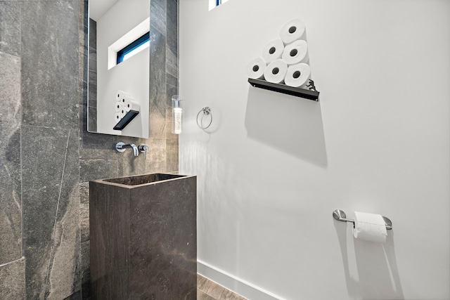 819 W 24th St Unit C, Houston, TX 77008 - bathroom featuring a walk in shower