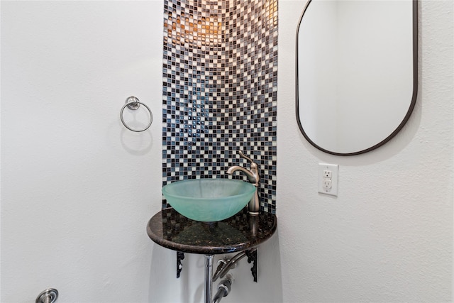 3615 Hempstead Villa Dr, Houston, TX 77008 - bathroom featuring a sink