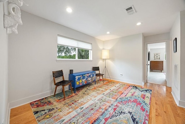10310 Helmsdale St, Houston, TX 77043 - sitting room featuring wood finished floors, baseboards, and recessed lighting
