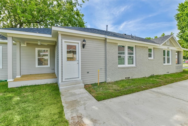 1522 Munger St, Houston, TX 77023 - view of front of home featuring crawl space, a front lawn, brick siding, and a ceiling fan