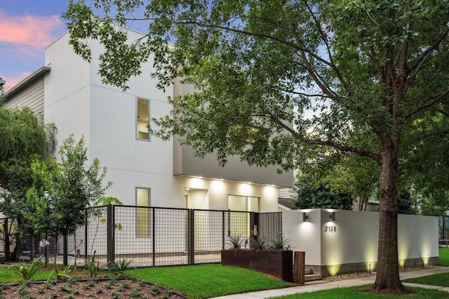 2129 Quenby St, Houston, TX 77005 - view of front facade featuring a fenced front yard and stucco siding