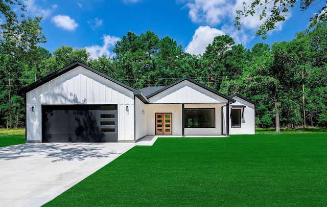 354 Peach Point Ln, Trinity, TX 75862 - modern farmhouse style home with an attached garage, a front yard, and driveway