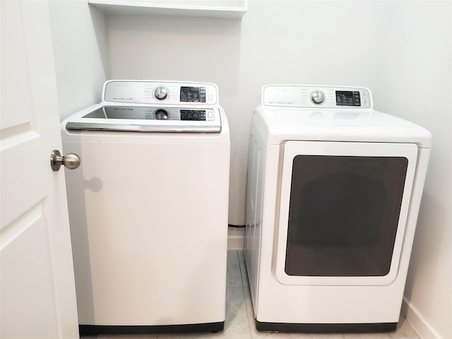 2726 Little Caney Way, Conroe, TX 77301 - washroom with washing machine and clothes dryer