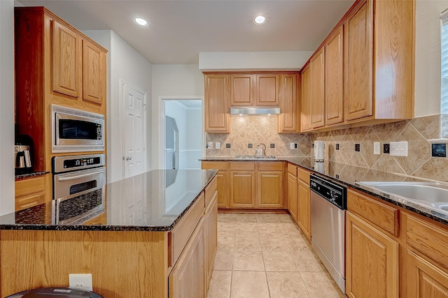 20810 Mansfield Bay Ln, Richmond, TX 77407 - kitchen with stainless steel appliances, backsplash, dark stone countertops, recessed lighting, and light tile patterned floors
