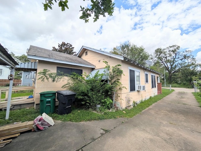 622 Gazin St, Houston, TX 77020 - view of property exterior with cooling unit