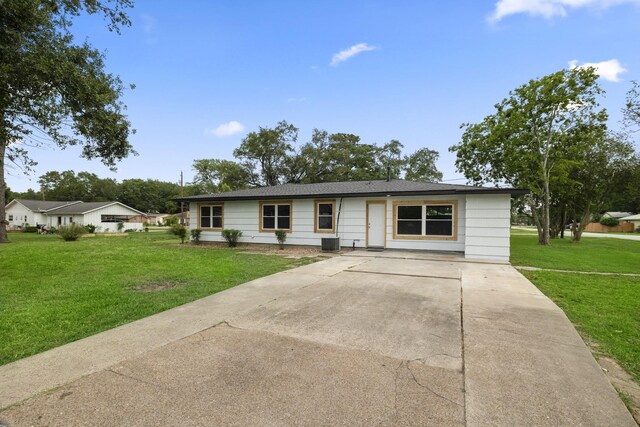 606 Clayton St, Tomball, TX 77375 - single story home with driveway, a front lawn, and central air condition unit