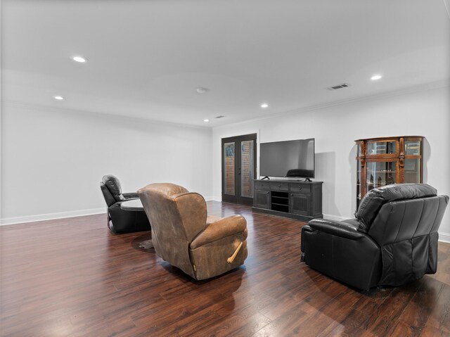 14624 Dove Ln, Needville, TX 77461 - living room featuring wood finished floors, ornamental molding, recessed lighting, and baseboards