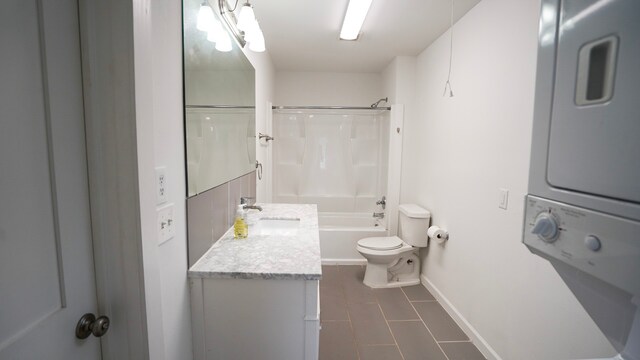 1126 Ryon St, Houston, TX 77009 - full bathroom featuring tile patterned flooring, baseboards, toilet, shower / bath combination, and vanity
