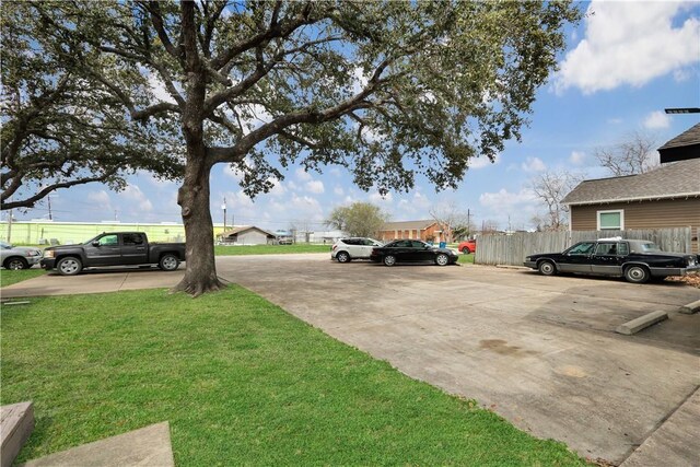 1916 Holloman Dr, Port Lavaca, TX 77979 - view of yard
