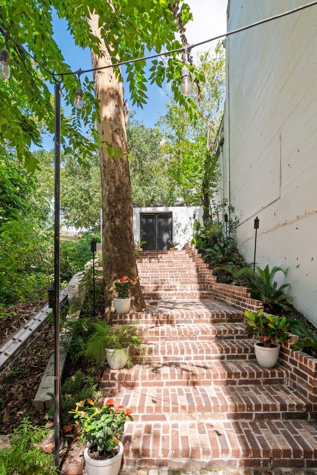 10 S Briar Hollow Ln Unit 30, Houston, TX 77027 - view of patio