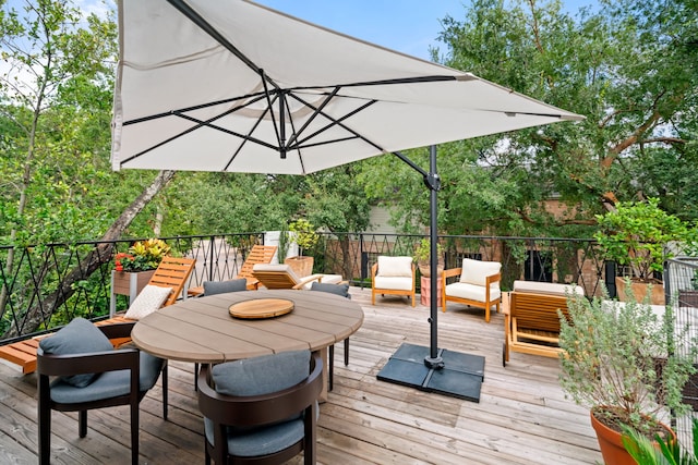 10 S Briar Hollow Ln Unit 30, Houston, TX 77027 - view of wooden deck