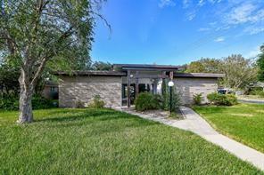 5502 Dumfries Dr, Houston, TX 77096 - view of front facade with a front lawn