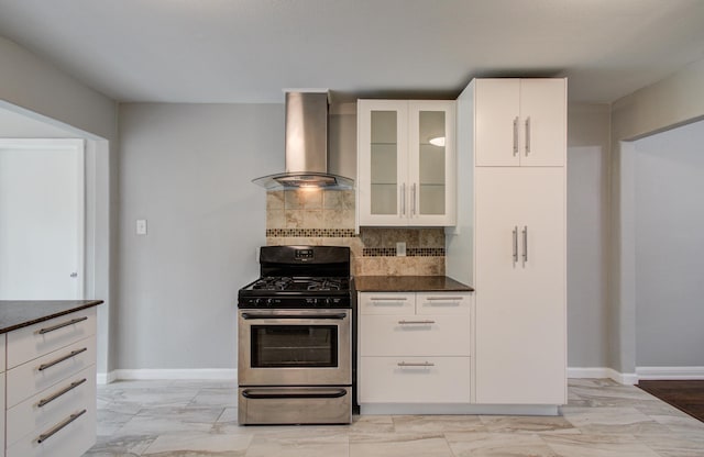4621 W 43rd St, Houston, TX 77092 - kitchen with wall chimney range hood, gas stove, backsplash, and baseboards