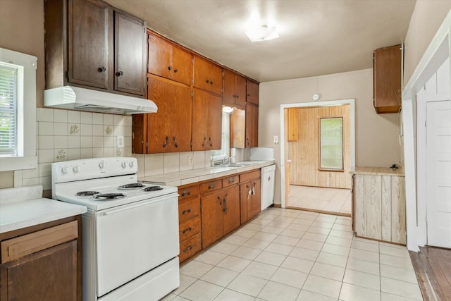 1498 Fm 279, Ben Wheeler, TX 75754 - kitchen with white appliances, under cabinet range hood, a sink, and decorative backsplash