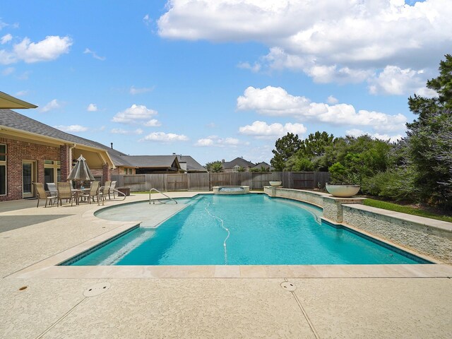 5411 Cedar Elm Ln, Fulshear, TX 77441 - view of pool featuring a patio, a fenced backyard, and a pool with connected hot tub