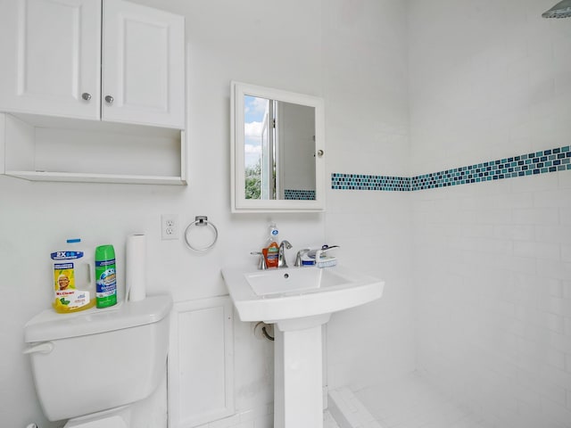 5411 Cedar Elm Ln, Fulshear, TX 77441 - bathroom featuring toilet and tiled shower
