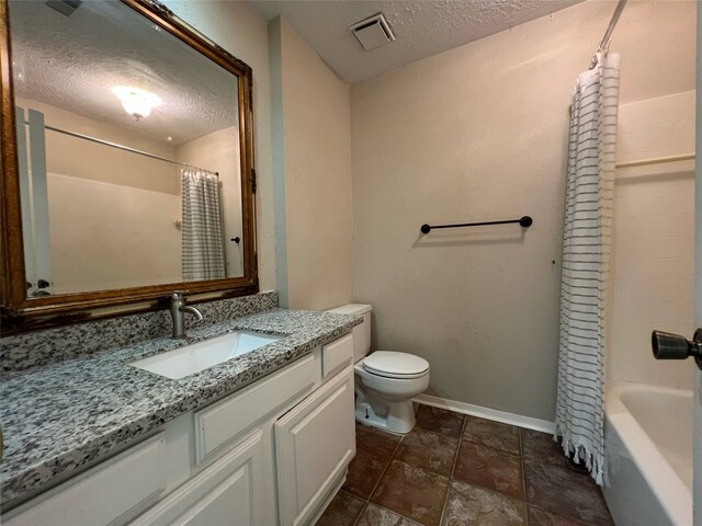 2134 Collingsfield Dr, Sugar Land, TX 77478 - full bath featuring a textured ceiling, vanity, toilet, baseboards, and shower / bath combo