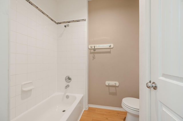 2827 Arica Ln, Spring, TX 77373 - bathroom featuring baseboards, wood finished floors, toilet, and shower / bathtub combination