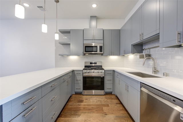 8964 Zurcher Ln, Houston, TX 77080 - kitchen featuring stainless steel appliances, gray cabinets, open shelves, a sink, and recessed lighting
