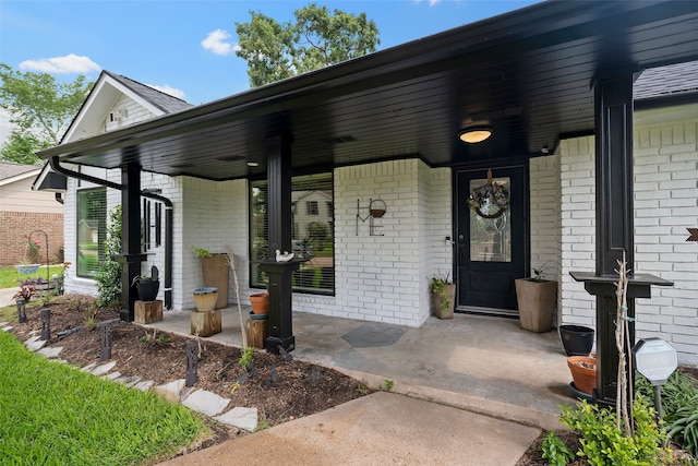 918 Hollow Tree St, La Porte, TX 77571 - view of exterior entry with brick siding and a porch