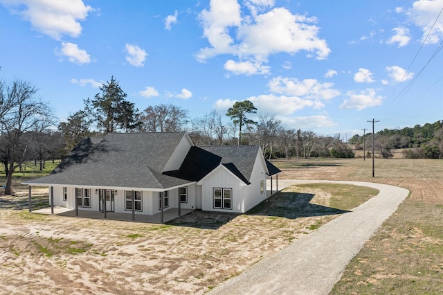 595 Fm 2968, Grapeland, TX 75844 - modern farmhouse style home with board and batten siding, driveway, a porch, and a shingled roof