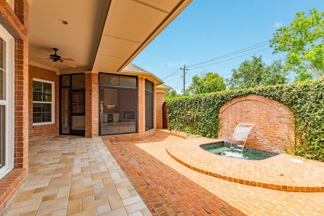 1 Heritage Oak Ct, Lake Jackson, TX 77566 - view of patio / terrace featuring ceiling fan
