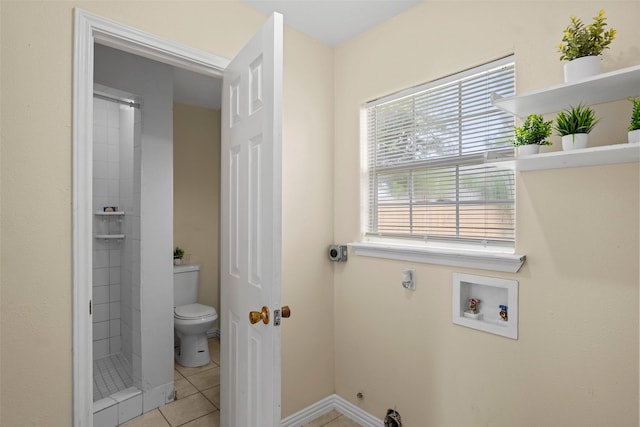 2401 Kingsdale Dr, Deer Park, TX 77536 - laundry area featuring hookup for a washing machine, light tile patterned flooring, baseboards, and hookup for an electric dryer