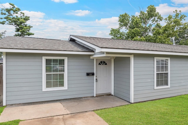 2401 Kingsdale Dr, Deer Park, TX 77536 - view of front facade featuring a patio area and a front yard
