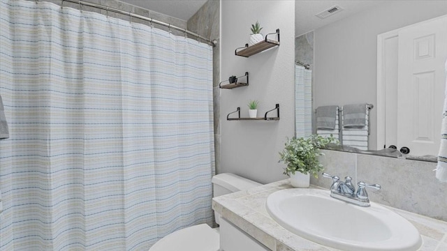 281 Fishermans Bend Dr, Point Blank, TX 77364 - full bath featuring toilet, vanity, and curtained shower