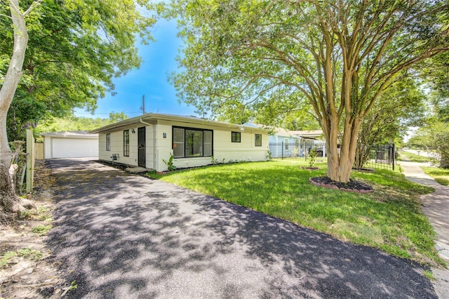 4914 Pershing St, Houston, TX 77033 - ranch-style home featuring an outdoor structure and a detached garage