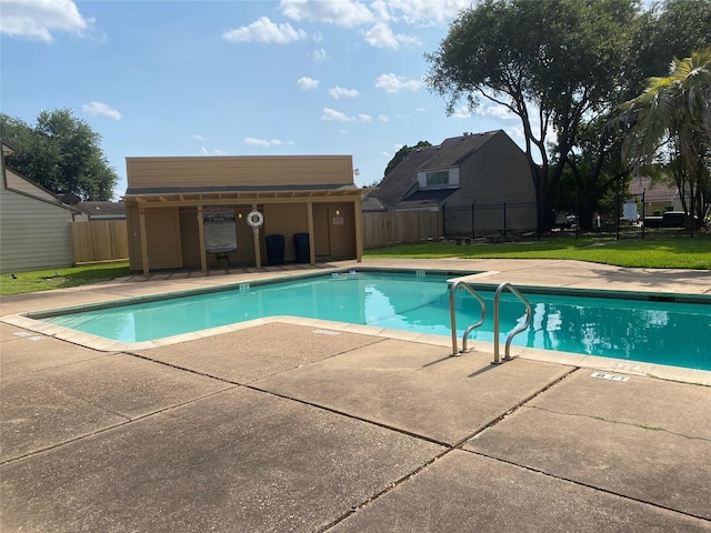 12124 Burdine St, Houston, TX 77035 - community pool with a patio area