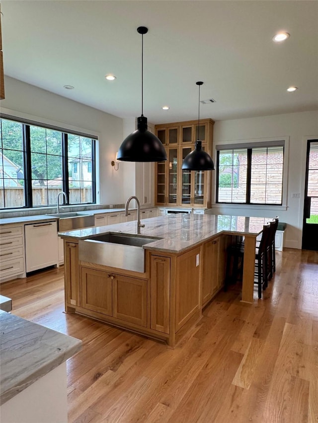1701 Bayram Dr, Houston, TX 77055 - kitchen featuring a sink, dishwasher, a large island, light wood-style flooring, and recessed lighting