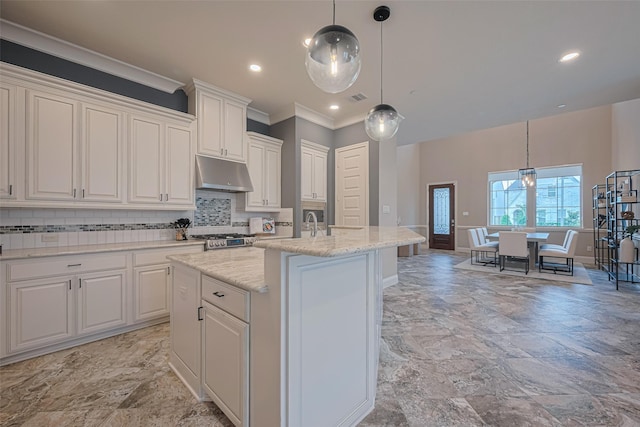 442 Imperial Blvd, Sugar Land, TX 77498 - kitchen featuring under cabinet range hood, white cabinetry, stove, baseboards, and backsplash