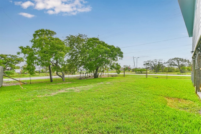 1004 20th St, Dickinson, TX 77539 - view of green lawn