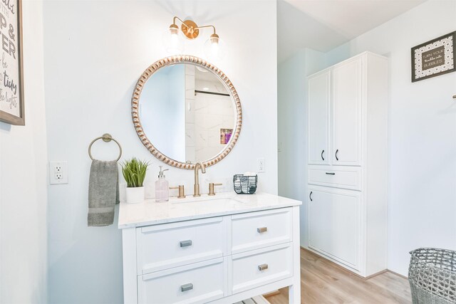 1004 20th St, Dickinson, TX 77539 - full bath with wood finished floors and vanity