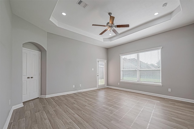 30806 Academy Trace Dr, Spring, TX 77386 - unfurnished room with a tray ceiling, ceiling fan, recessed lighting, arched walkways, and a smoke detector