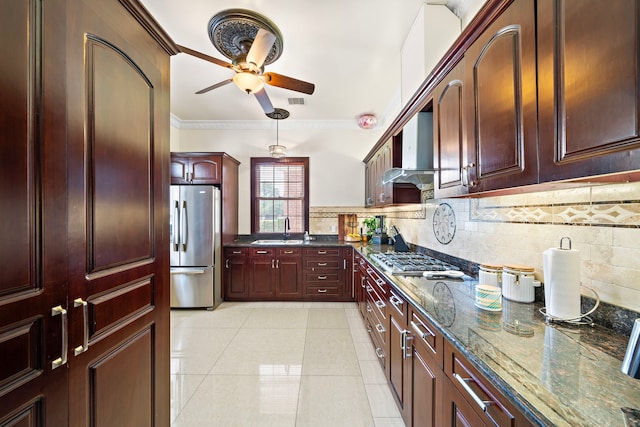 3818 Foolish Pleasure Ct, Richmond, TX 77406 - kitchen featuring appliances with stainless steel finishes, wall chimney exhaust hood, a sink, a ceiling fan, and tasteful backsplash