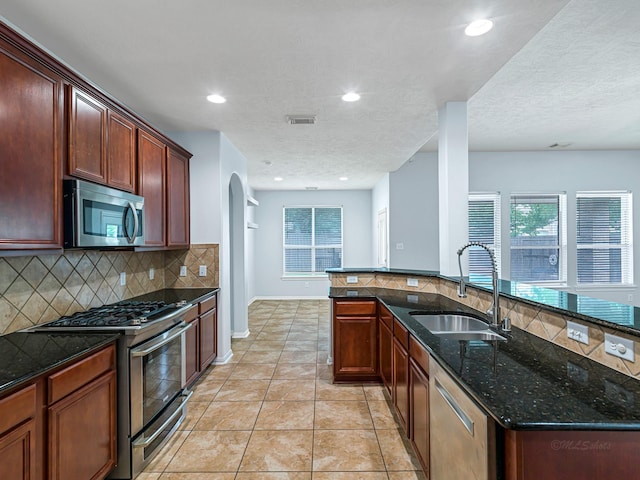 25203 Auburn Terrace Dr, Spring, TX 77389 - kitchen with stainless steel appliances, a sink, tasteful backsplash, dark stone countertops, and recessed lighting