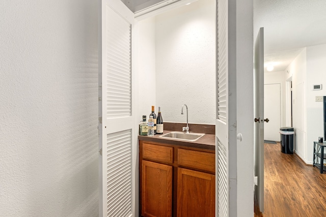 10001 Westpark Dr Unit 19, Houston, TX 77042 - indoor wet bar featuring dark wood-type flooring