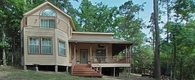 40 Dartmoor Ct, Coldspring, TX 77331 - view of front facade with a porch and stairs