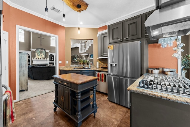 2474 Ripplewood Ct, Conroe, TX 77384 - kitchen featuring appliances with stainless steel finishes, ventilation hood, crown molding, a sink, and hanging light fixtures