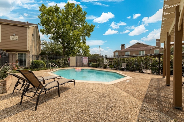 1860 White Oak Dr Unit 333, Houston, TX 77009 - community pool featuring a patio area