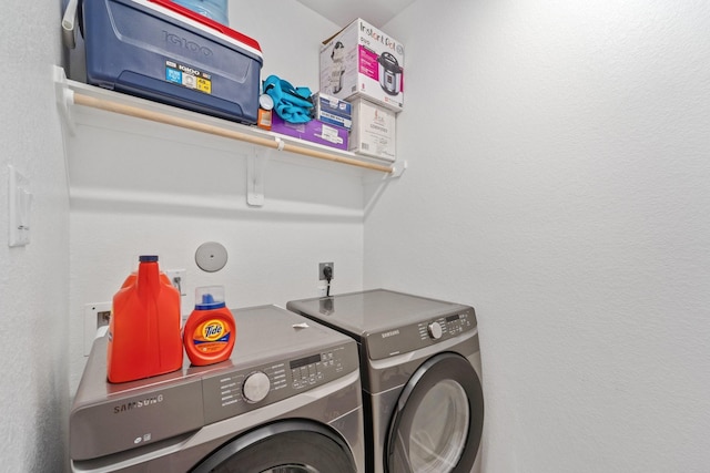 5411 Cavall Rd, Missouri City, TX 77459 - washroom featuring washer and clothes dryer