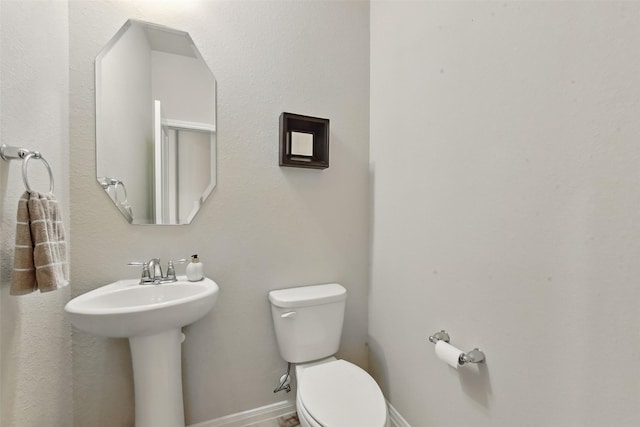 22907 Caverly Ln, Tomball, TX 77375 - bathroom featuring toilet and baseboards