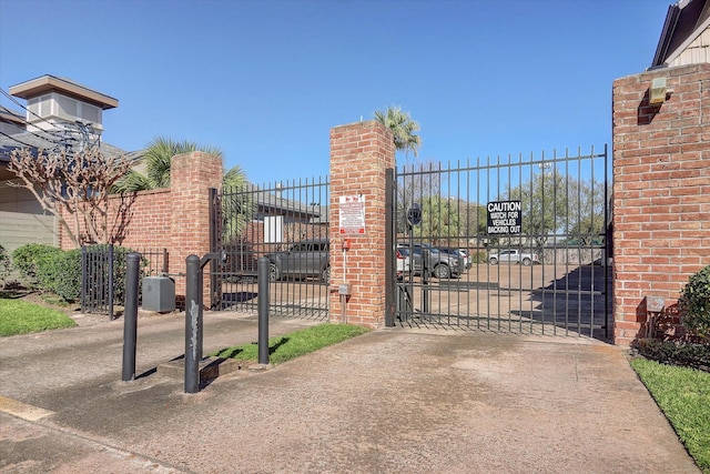 2829 Timmons Ln Unit 174, Houston, TX 77027 - view of gate